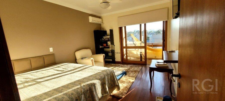 VENDA Casa  em condomínio  com 3 quartos,  suite,   no Bairro Chácara das Pedras,  Porto Alegre RS,  na  rua Monte Alverne. 