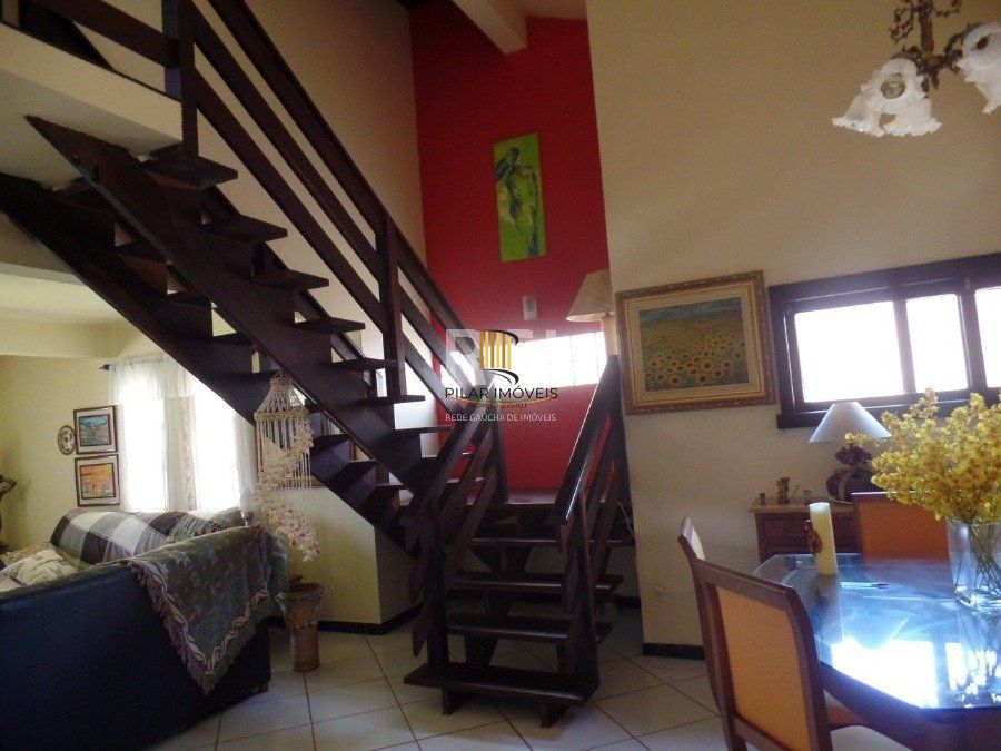 Casa para Venda - 180m², 3 dormitórios, sendo 1 suites, 2 vagas - Zona Nova
