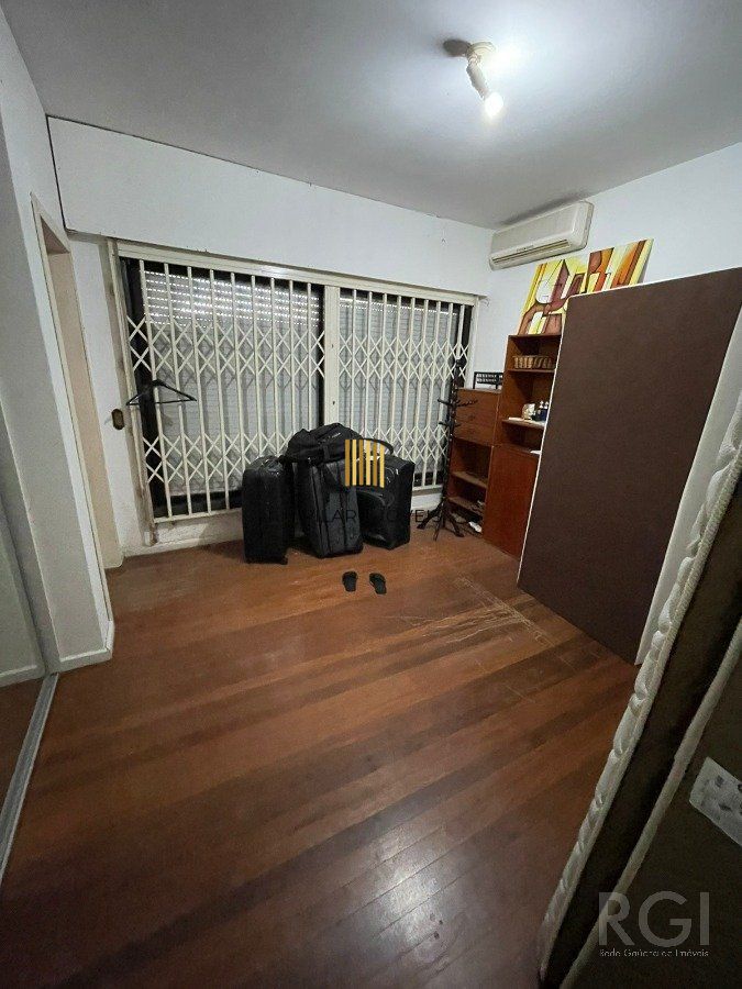 Casa 4 Dormitório(s) Bairro Vila Assunção