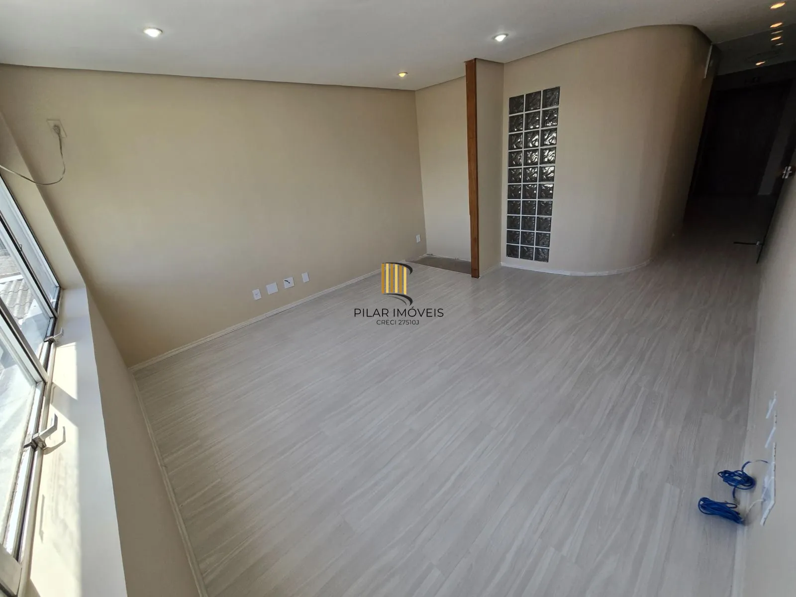 Conj/sala coml.48,09 m2 priv.rua Fabricio Pilar,Mont'Serrat.R$162 mil