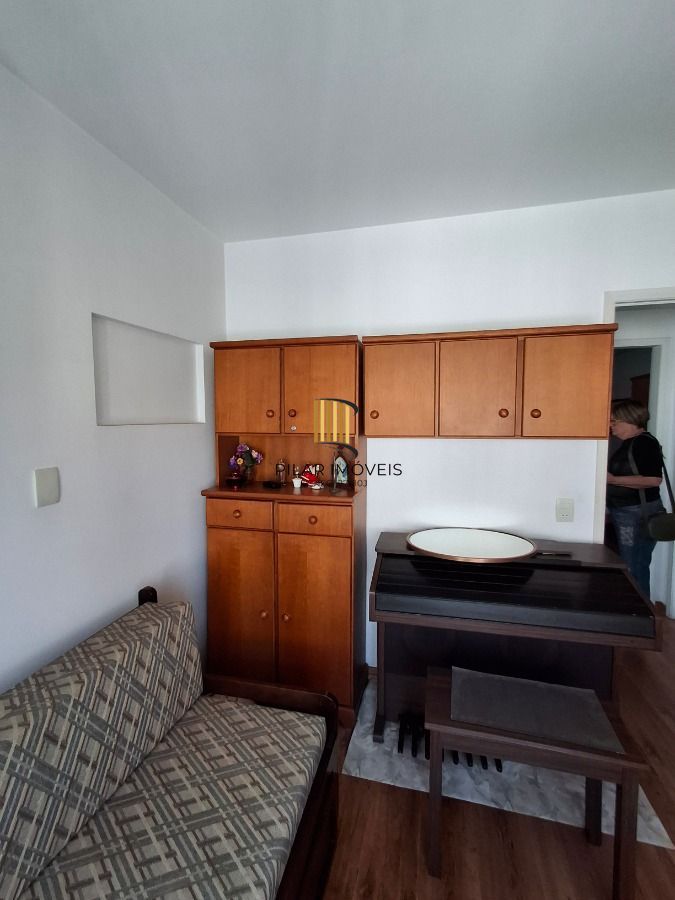 Apartamento de 2 dormitórios 76,90 m² de área privativa, com living para 2 ambientes com piso em tabuão