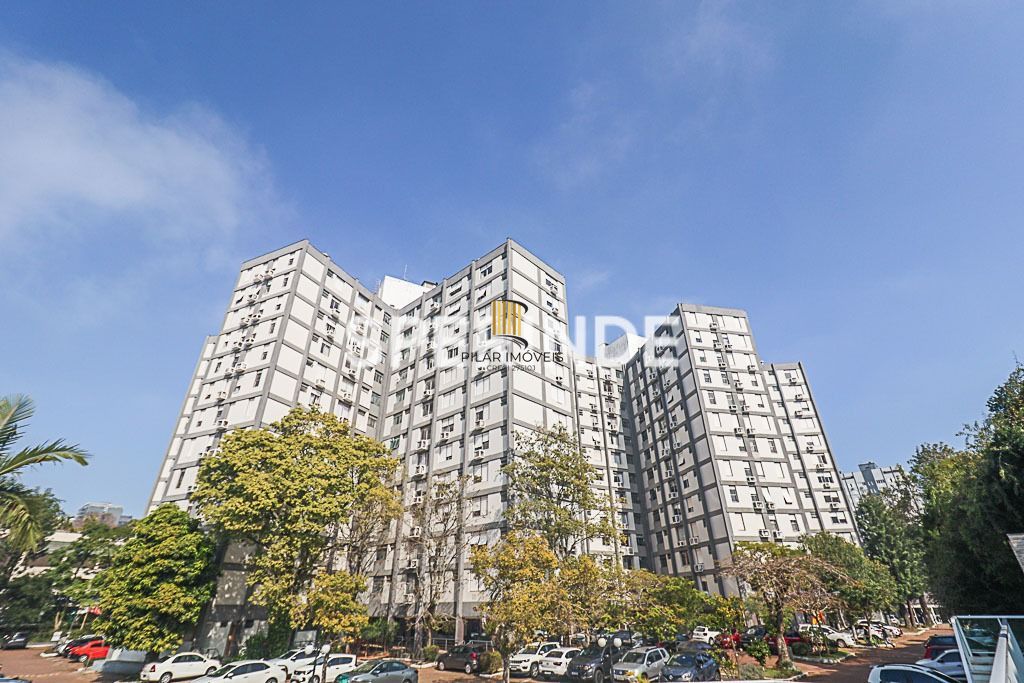 Ótimo apartamento de 02 dormitórios, área de serviço com banheiro auxiliar e 01 vaga de garagem no bairro Boa Vista