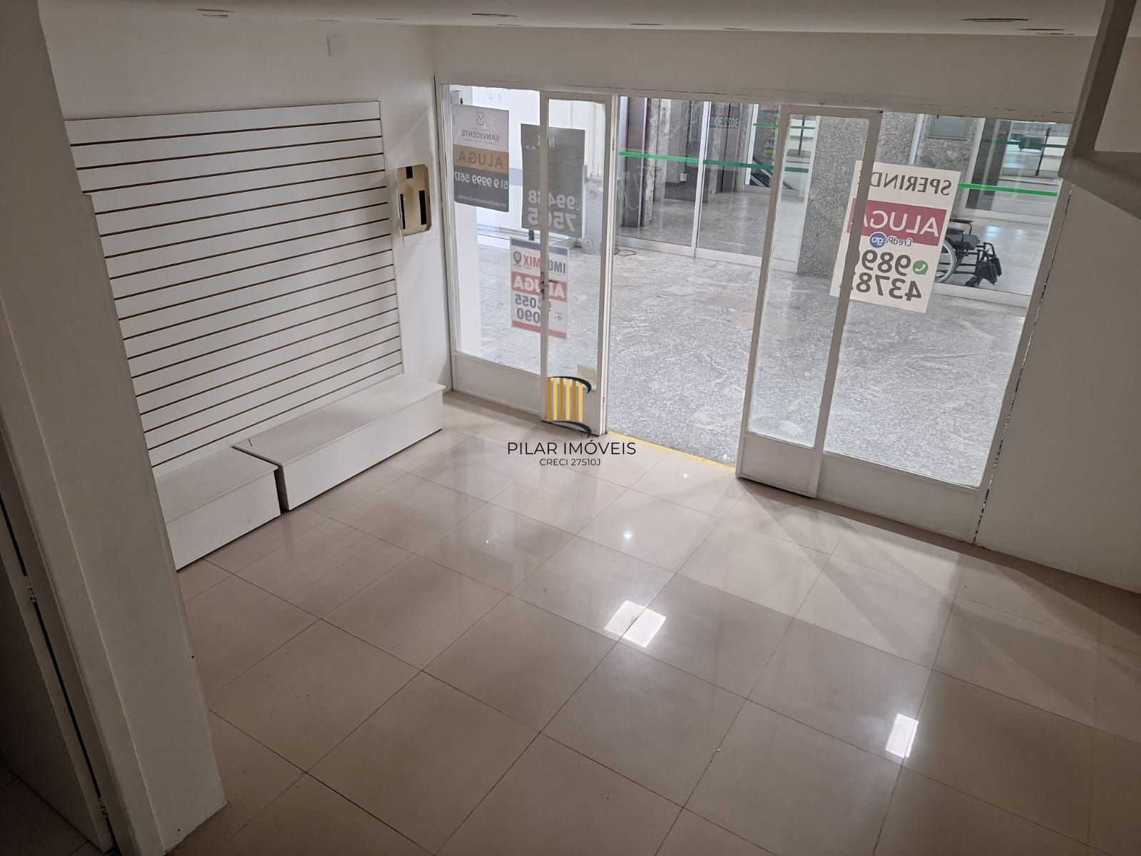 LOJA TÉRREA NA GALERIA QUINTA AVENIDA CENTER, Bairro Moinhos ,45,38 m2 com mezanino com vaga de garagem.