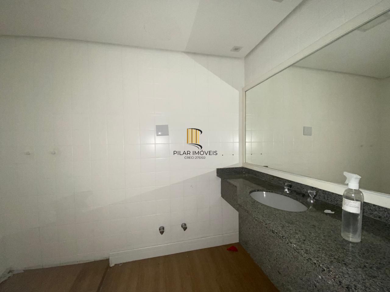 Prédio Comercial 30 dormitórios no bairro Azenha