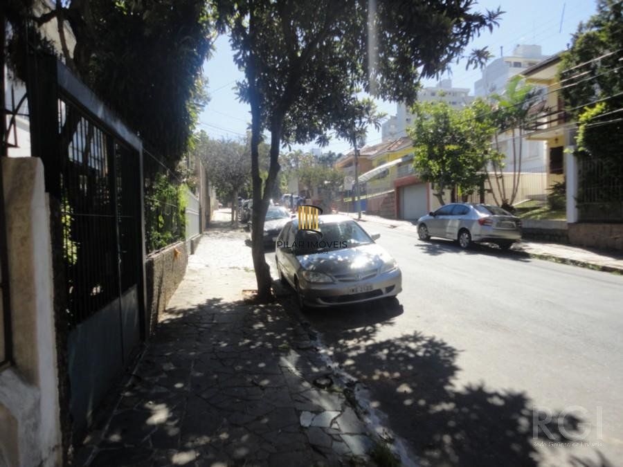 Casa para Venda - 250m², 4 dormitórios, sendo 1 suites, 2 vagas - Petrópolis