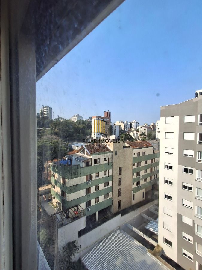Apartamento de 2 dormitórios 76,90 m² de área privativa, com living para 2 ambientes com piso em tabuão