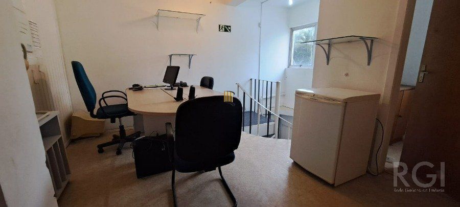 SALA COM 44,63M2 COM MEZANINO NA GOETH