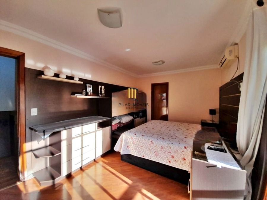 Casa 5 dormitórios no bairro Vila Nova