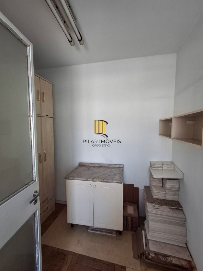 Apartamento de 2 dormitórios 76,90 m² de área privativa, com living para 2 ambientes com piso em tabuão