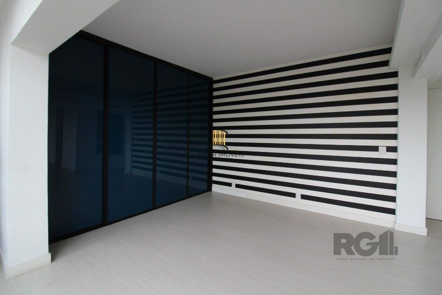 Venda Apartamento 3 quartos,  no bairro Moinhos de Vento com 2 banheiros, 1 lavabo, sem garagem