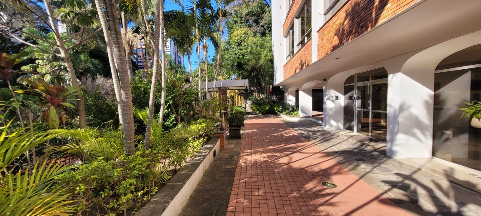 VENDA APARTAMENTO 3 DORMITÓRIOS, SUITE, GARAGEM, ELEVADOR, VISTA, EXCELENTE ORIENTAÇÃO SOLAR, BAIRRO RIO BRANCO JUNTO AO BOM FIM