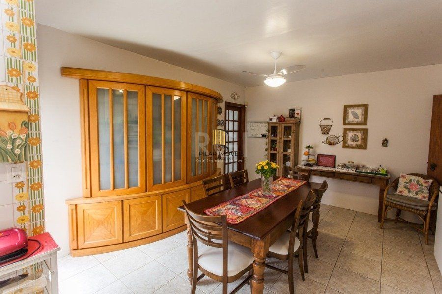 Casa para Venda - 400m², 3 dormitórios, sendo 1 suites, 5 vagas - Cristal