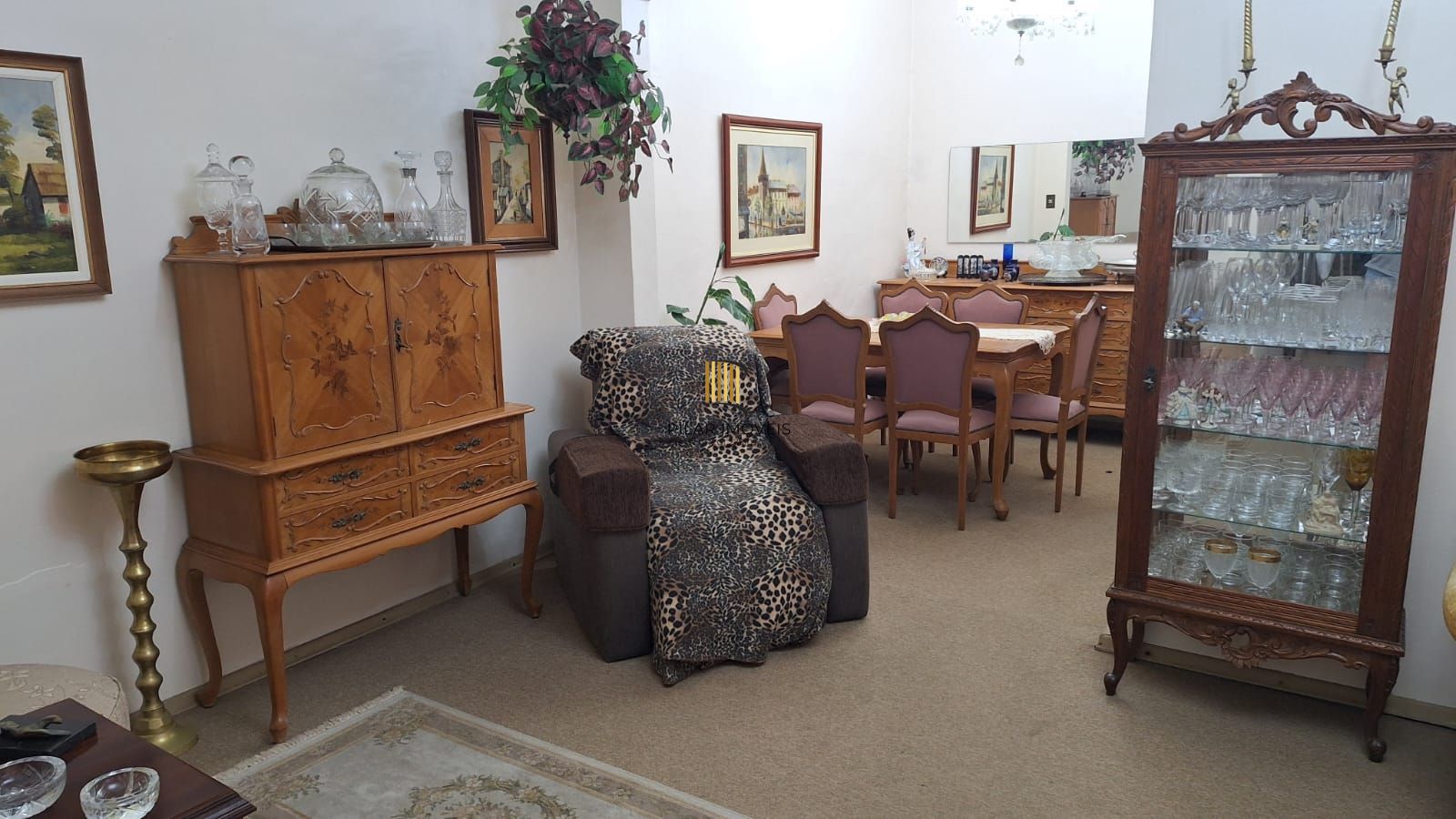 **Apartamento Mobiliado de 3 Quartos à Venda em Porto Alegre, Rio Grande do Sul**