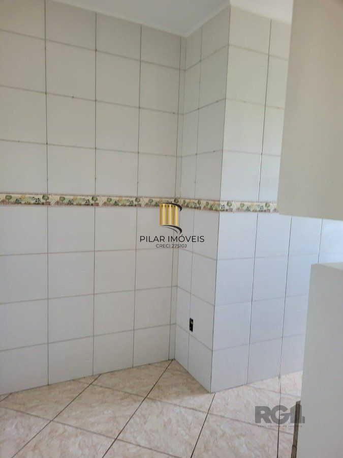 Apartamento 2 dormitórios com vaga no Bairro Cristal.