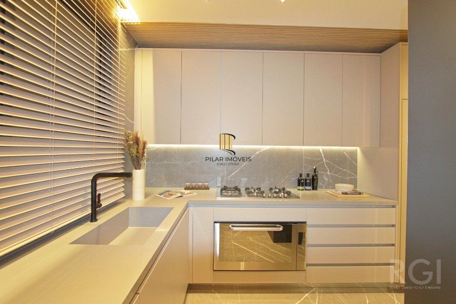 Apartamento para Venda - 230m², 3 dormitórios, sendo 3 suites, 3 vagas - Petrópolis