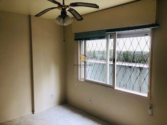 Apto. 59,82 m2 02 dorms. com sacadas, a.serv. amplo living, na Lucas de Oliveira, Petrop.