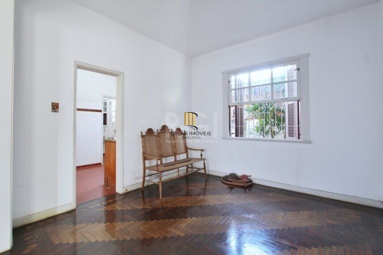 Casa para Venda - 200m², 4 dormitórios, 4 vagas - Medianeira