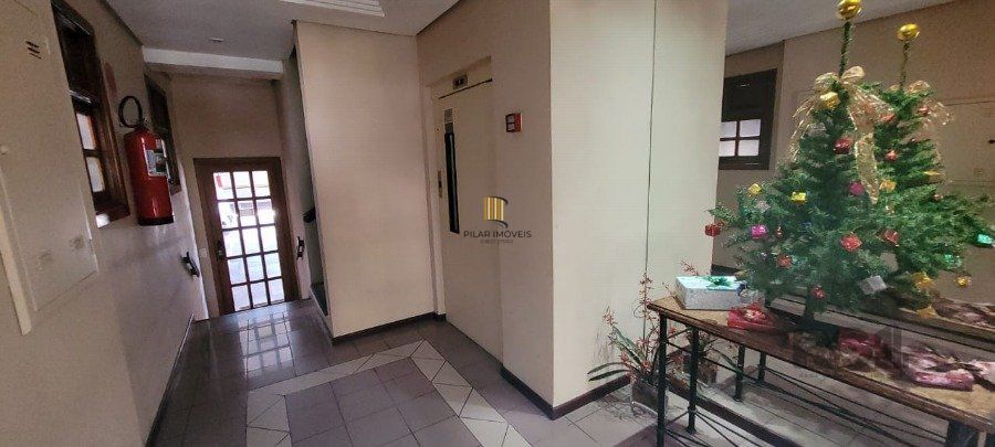Apartamento de 2 dormitórios grande com suite, sacada fechada com churrasqueira, elevador, garagem, no Bairro São João / Higienópolis