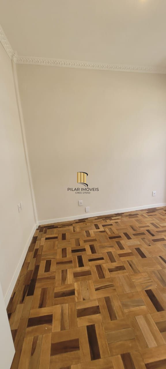 Venda apartamento totalmente reformado, 3 dormitórios living amplo, ótima iluminação, lareira ecológica, centro histórico