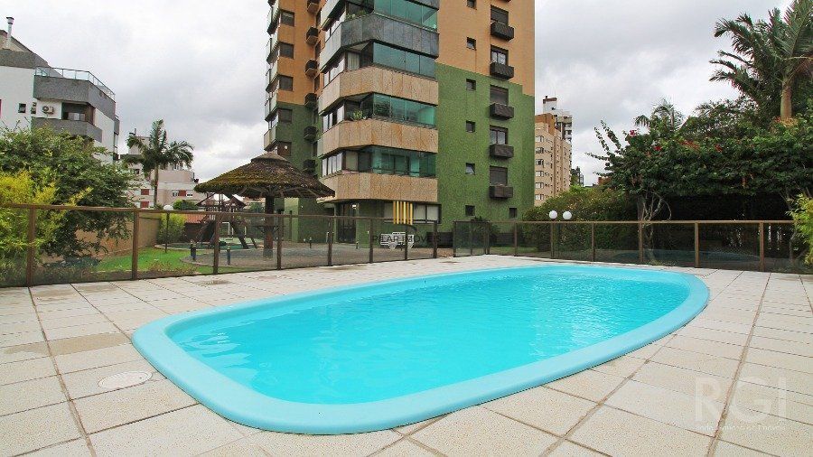 Apartamento para Venda  -  2 dormitórios,  1 suite,  andar alto,  LAREIRA, CHURRASQUEIRA 2 vagas - Petrópolis