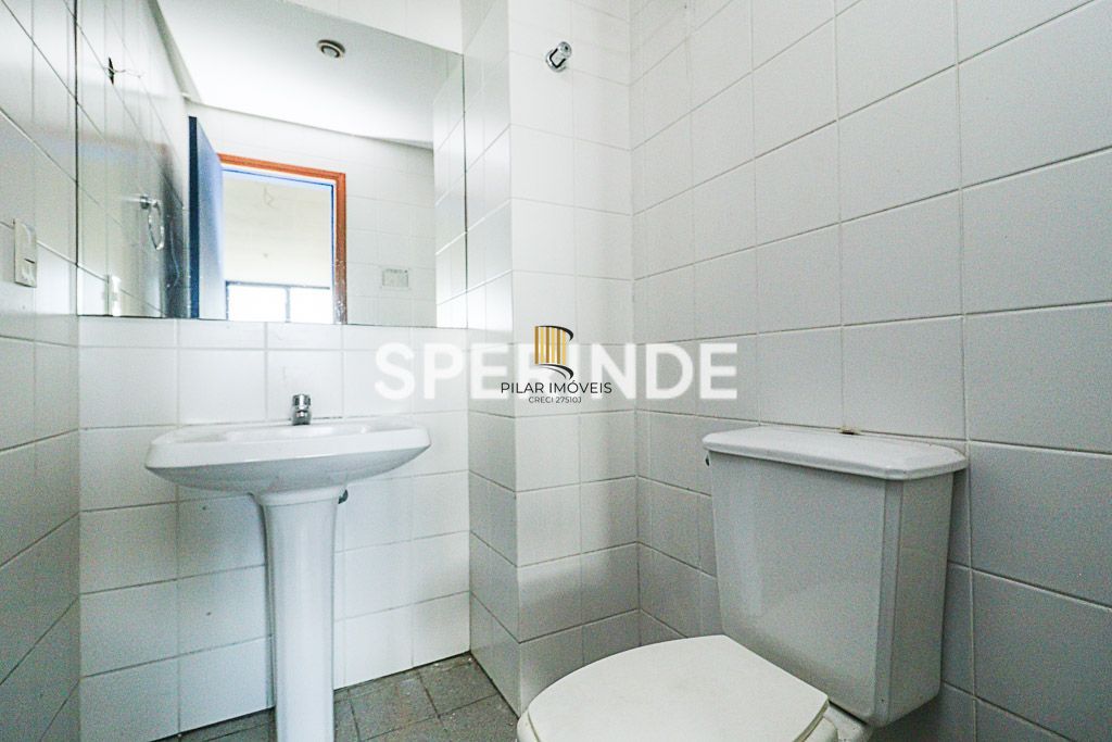 SALA COMERCIAL 37,44M² TRÊS FIGUEIRAS, banh. privativo, piso carpete,