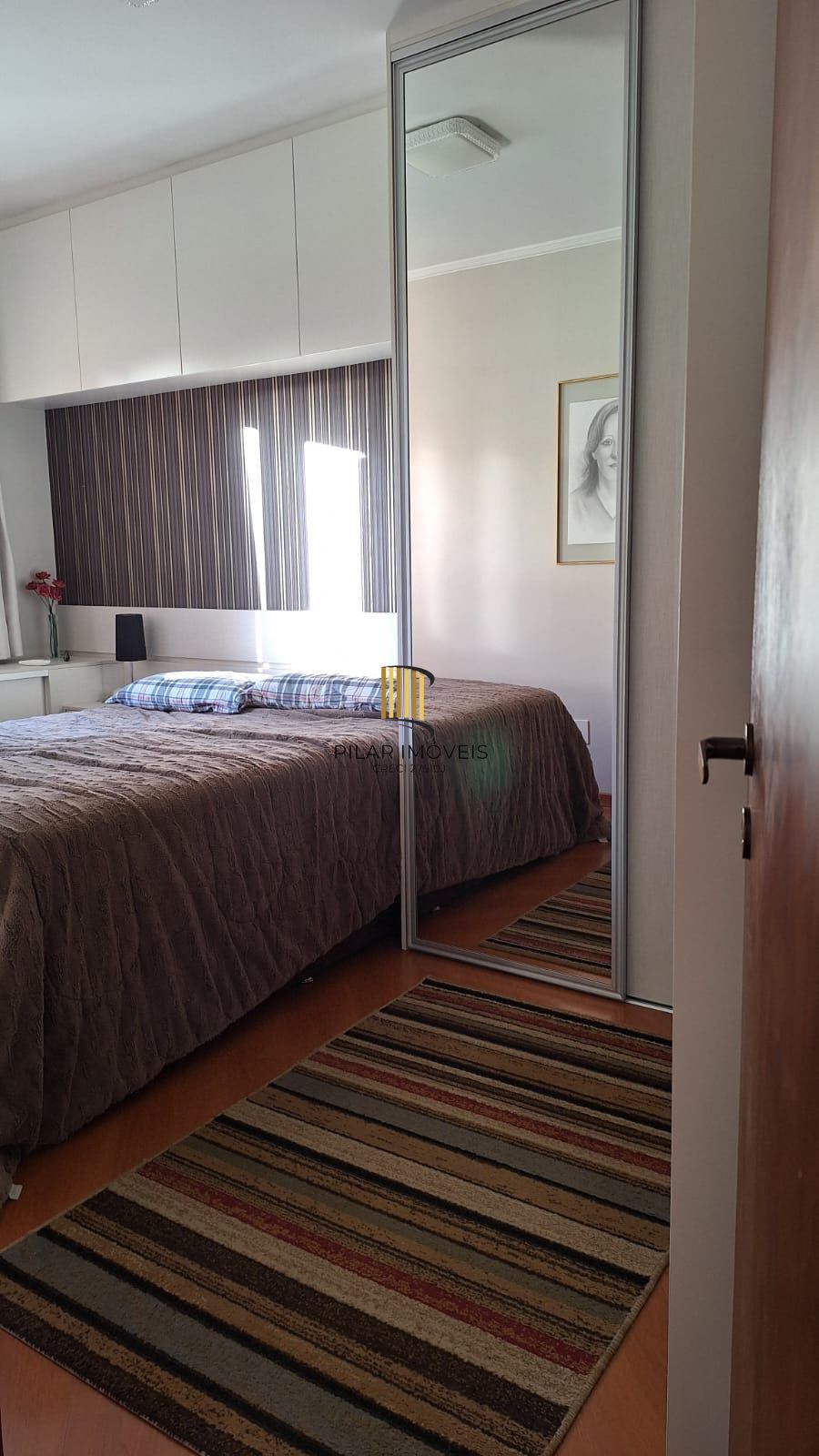 Apartamento de 2 domitórios, com varanda, churrasqueira, 2 vagas.