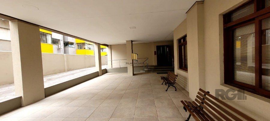 Apartamento a venda 2 dormitórios com churrasqueira, 1 suite, elevador e garagem,  bairro Santana, Porto Alegre RS