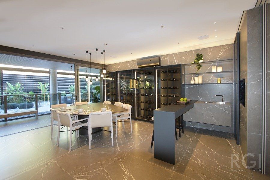 Apartamento para Venda - 230m², 3 dormitórios, sendo 3 suites, 3 vagas - Petrópolis