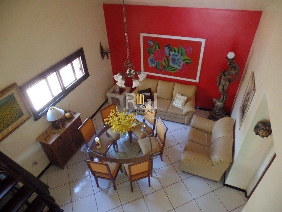 Casa para Venda - 180m², 3 dormitórios, sendo 1 suites, 2 vagas - Zona Nova