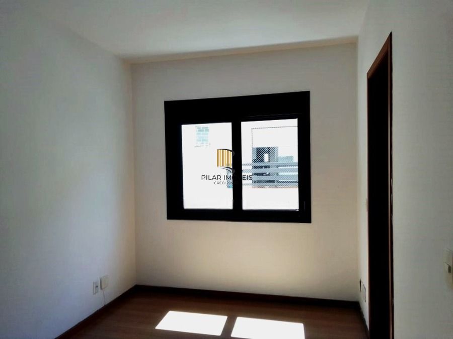 Excelente apartamento de 2 dormitórios, no bairro Moinhos de Vento, com 105 m² de área privativa, 2 suítes