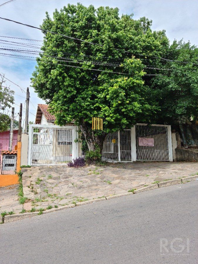 Casa para Venda - 169.98m², 3 dormitórios, 4 vagas - Coronel Aparício Borges