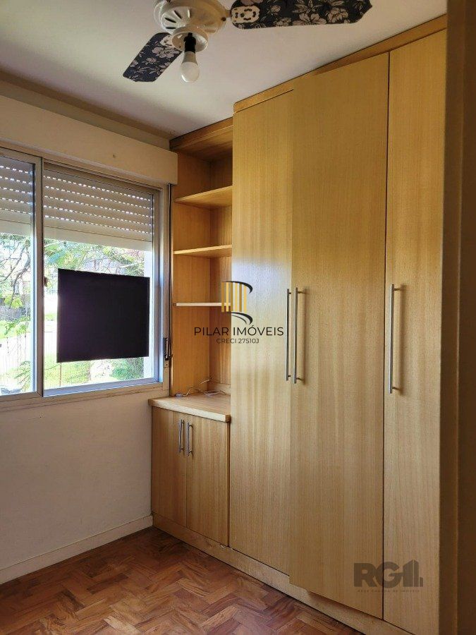 Apartamento 2 dormitórios com vaga no Bairro Cristal.