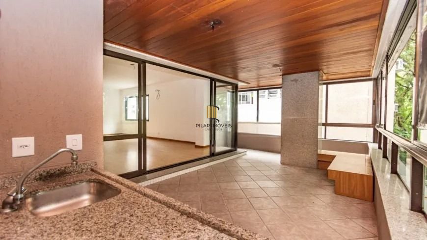 VENDA apartamento de 3 dormitórios, no bairro Moinhos de Vento, com 158 m² de área privativa