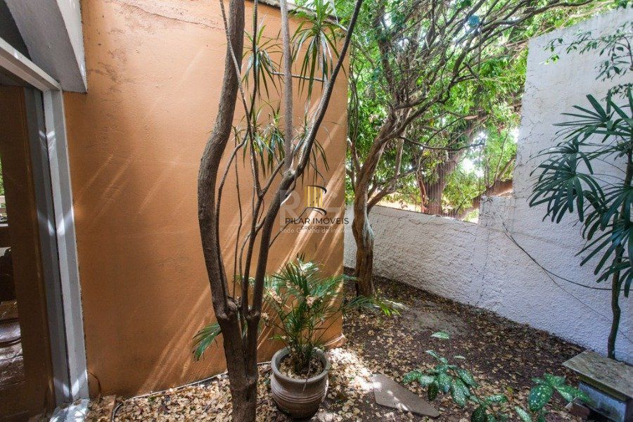 Casa para Venda - 400m², 3 dormitórios, sendo 1 suites, 5 vagas - Cristal