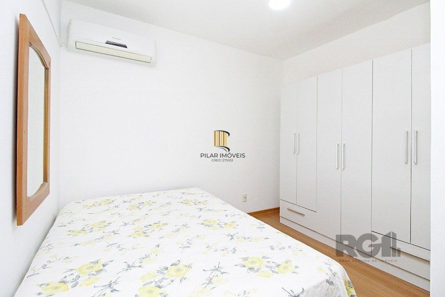 Apartamento 2 dormitórios com excelente localização, ventilado e iluminado., mobiliado, com churrasqueira ,  split nos quartos.