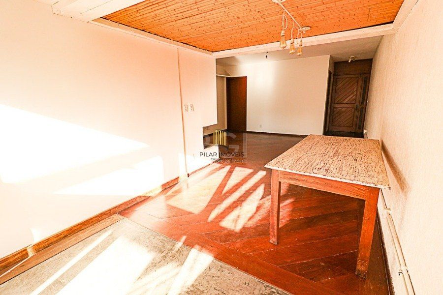 Excelente apartamento de 3 dormitórios , uma suíte , próximo ao Grêmio Náutico União de Petrópolis,