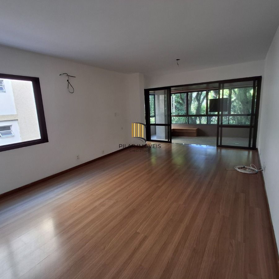 VENDA apartamento de 3 dormitórios, no bairro Moinhos de Vento, com 158 m² de área privativa