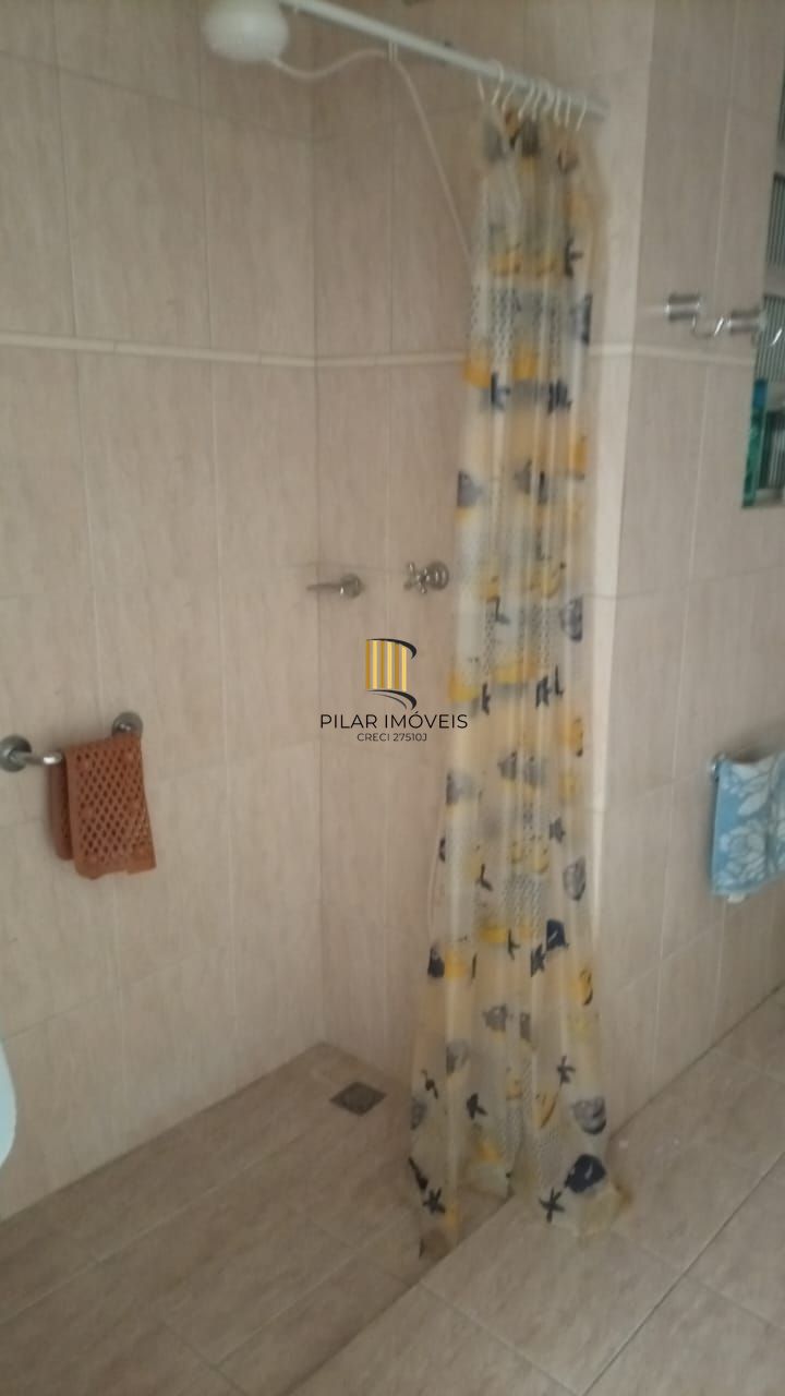 apartamento com 74m de área privativa, 02 dormitórios, sendo um deles com sacada, Rua Pinto Bandeira
