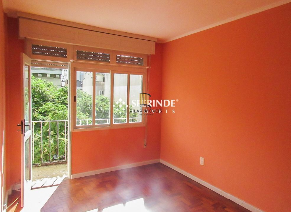 Apartamento de 01 dorm com sacada e cozinha e banheiro reformados