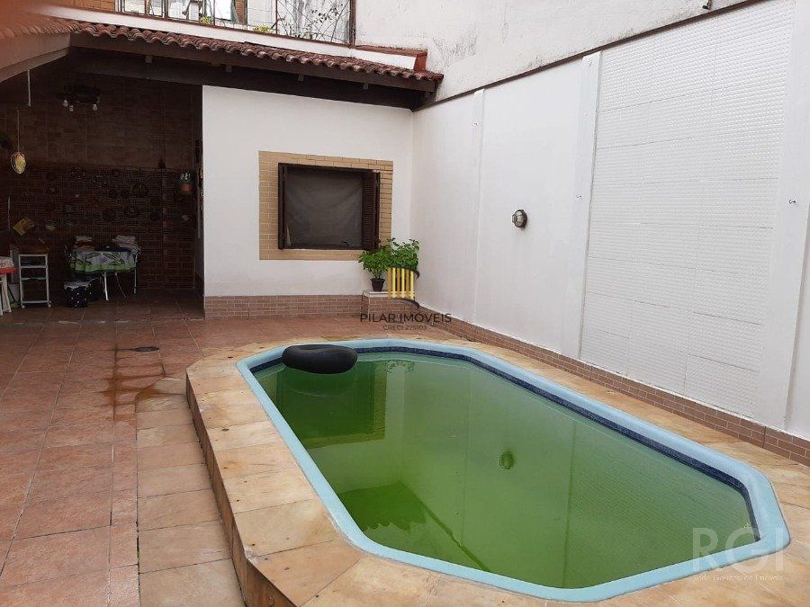 Casa para Venda - 136.6m², 4 dormitórios, 2 vagas - Rio Branco
