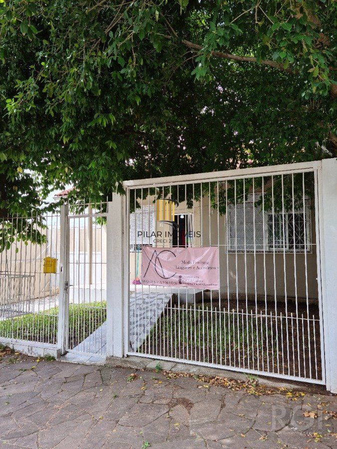 Casa para Venda - 169.98m², 3 dormitórios, 4 vagas - Coronel Aparício Borges