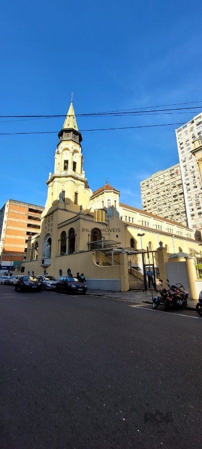 Apartamento a venda na Avenida Alberto Bins com 4 quartos, 2 banheiros, elevador, frente a fundos,  no coração do Centro Histórico de Porto Alegre