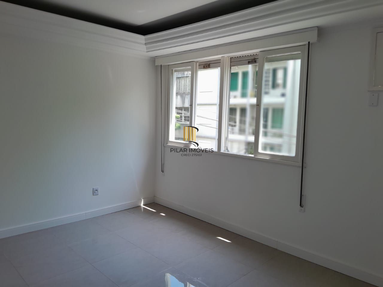 apartamento à venda no Edifício Caravellas, localizado na Rua Dr. Timóteo, no bairro Moinhos de Vento