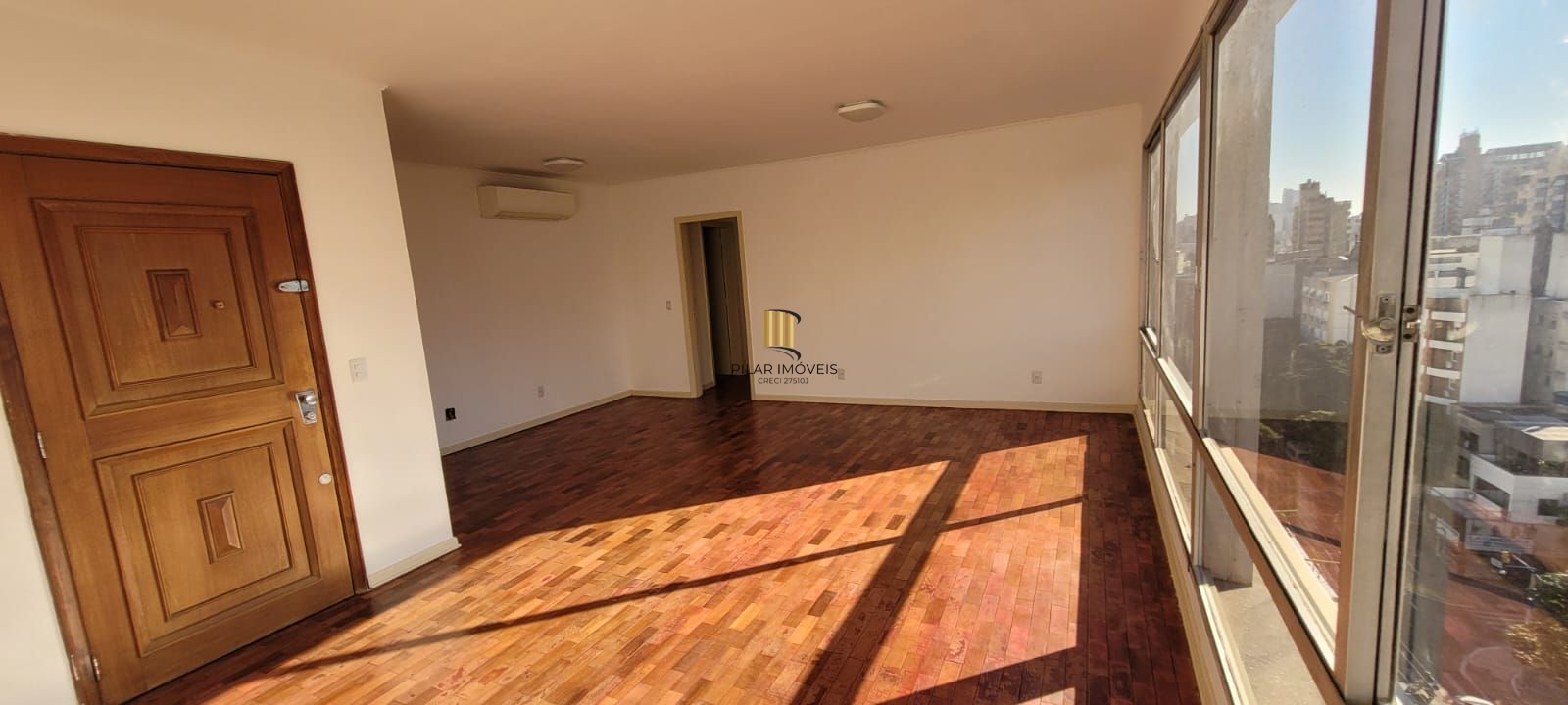 VENDA APARTAMENTO 3 DORMITÓRIOS, SUITE, GARAGEM, ELEVADOR, VISTA, EXCELENTE ORIENTAÇÃO SOLAR, BAIRRO RIO BRANCO JUNTO AO BOM FIM