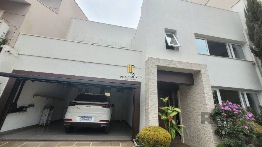Venda, casa com 3 dormitórios, sendo 2 suítes, piscina, opção para 4º dormitório, 4 vagas, na Chácara das pedras, Porto Alegre RS