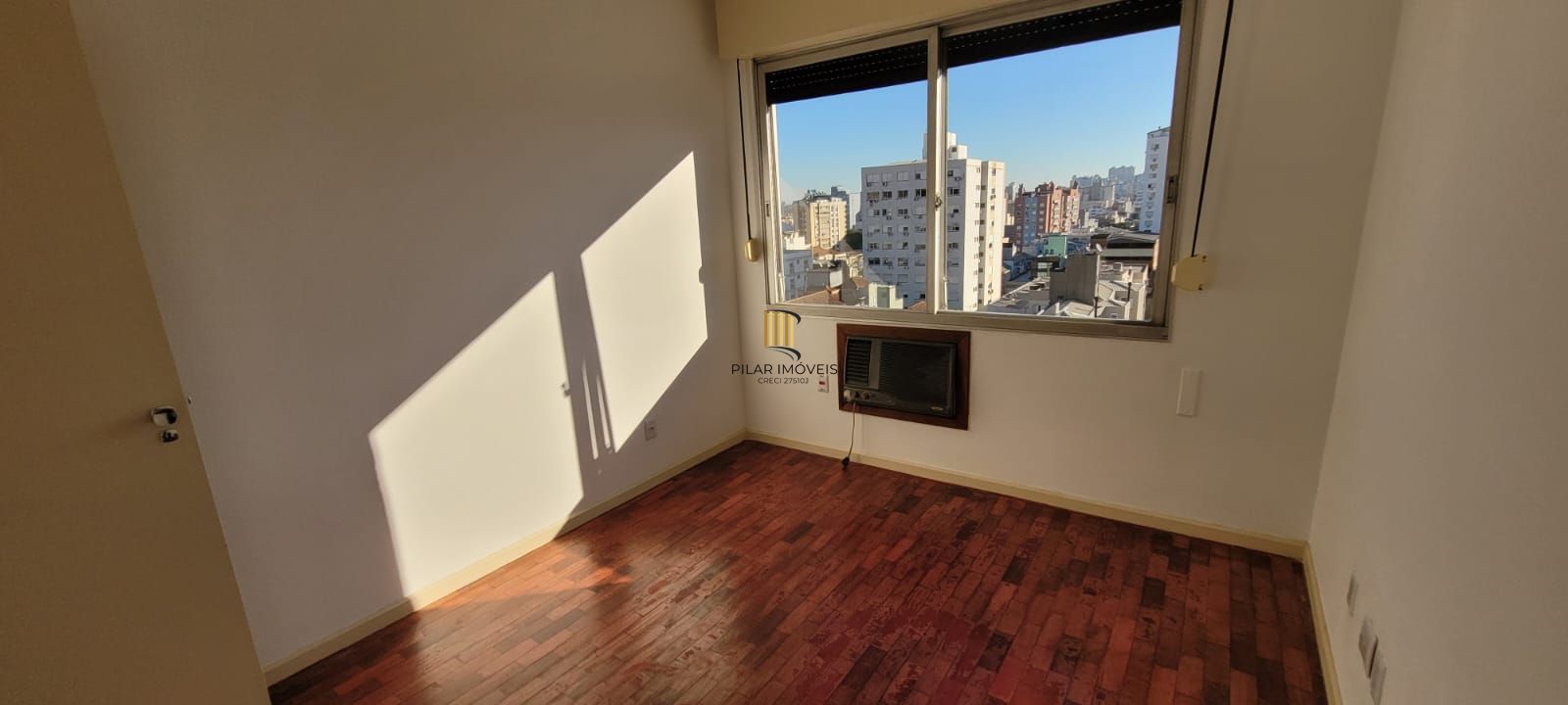 VENDA APARTAMENTO 3 DORMITÓRIOS, SUITE, GARAGEM, ELEVADOR, VISTA, EXCELENTE ORIENTAÇÃO SOLAR, BAIRRO RIO BRANCO JUNTO AO BOM FIM