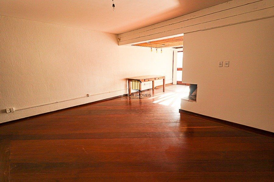 Excelente apartamento de 3 dormitórios , uma suíte , próximo ao Grêmio Náutico União de Petrópolis,