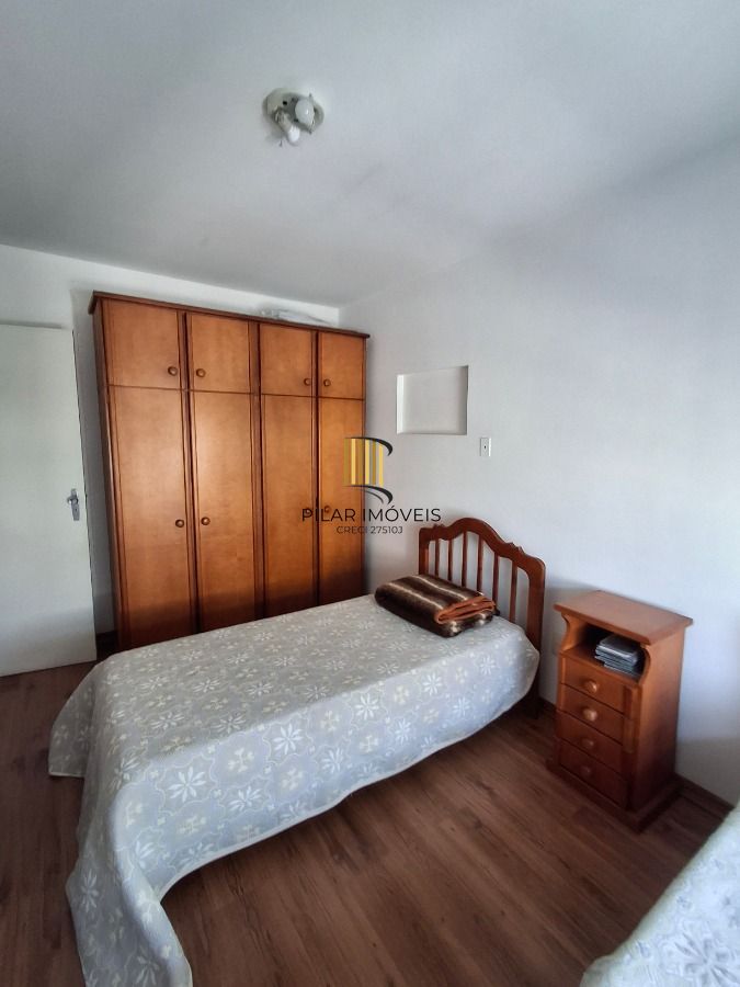 Apartamento de 2 dormitórios 76,90 m² de área privativa, com living para 2 ambientes com piso em tabuão