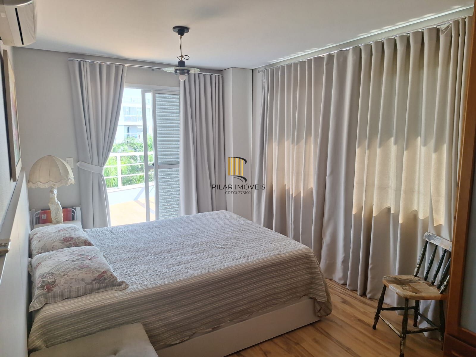 Excelente prédio na Vila Jardim Porto Alegre, de 870 metros de área construída com 02 apartamentos sendo  (#201 com 173,13m2 ) (#202 com 211,45m2) e 01cobertura com 180,00m2, sendo as 03 unidades totalmente mobiliadas com moveis sob medida, equipamentos de 1ª qualidade, Prédio com 05 vagas para estacionamento interno, coberto.