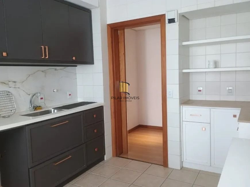 VENDA apartamento de 3 dormitórios, no bairro Moinhos de Vento, com 158 m² de área privativa